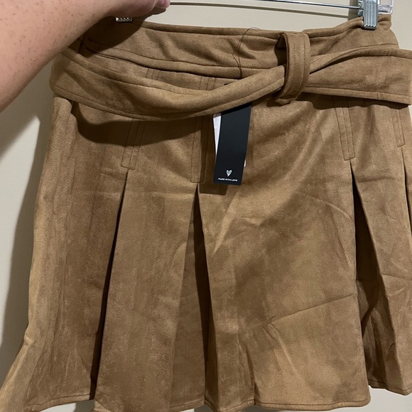 Lulus XL NWT Tan Pleated Women's Skirt - Picture 3 of 4